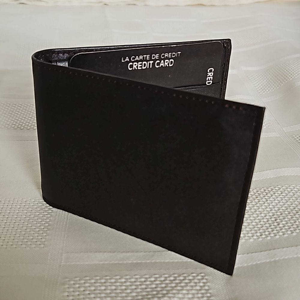 Oakton Men's Fina Wallet Dark Brown